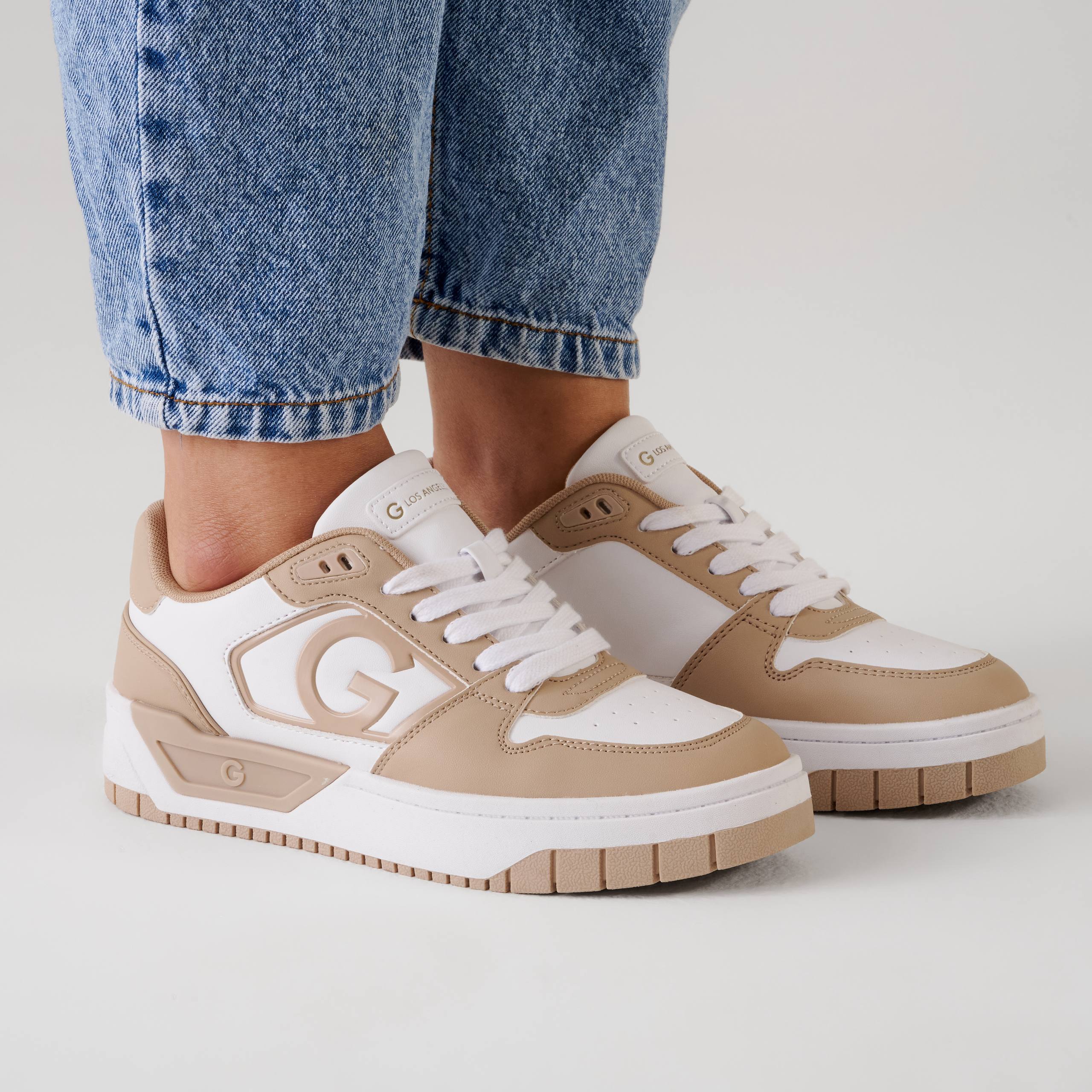 GBG Los Angeles Holdin Sneakers Women - BEGWHT