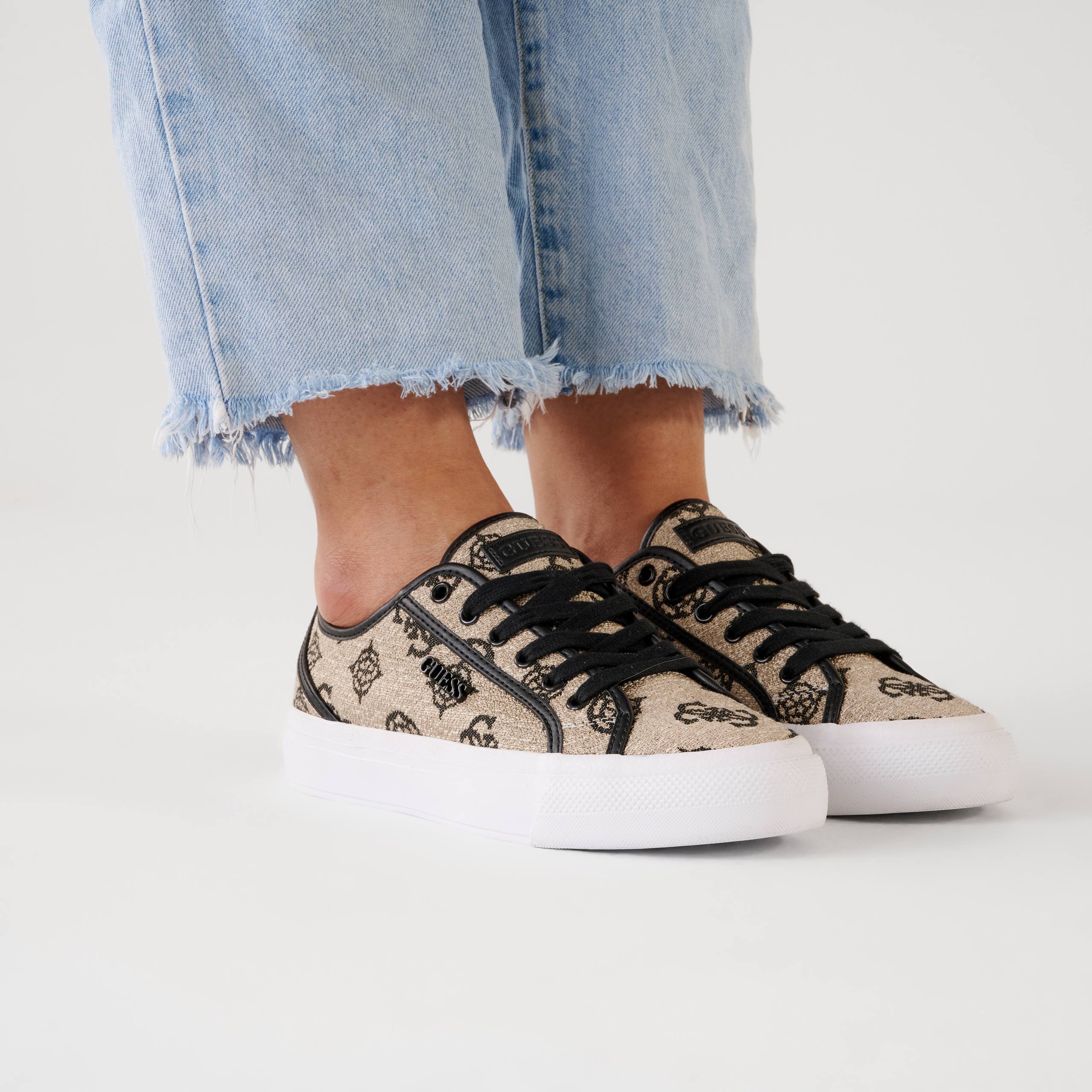GUESS Jelexa Sneakers Women - BEG
